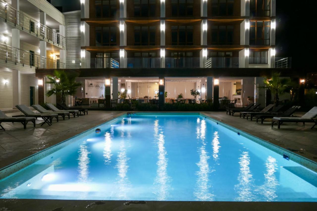 Aquamarine Family Club Hotel Gagra Exterior photo