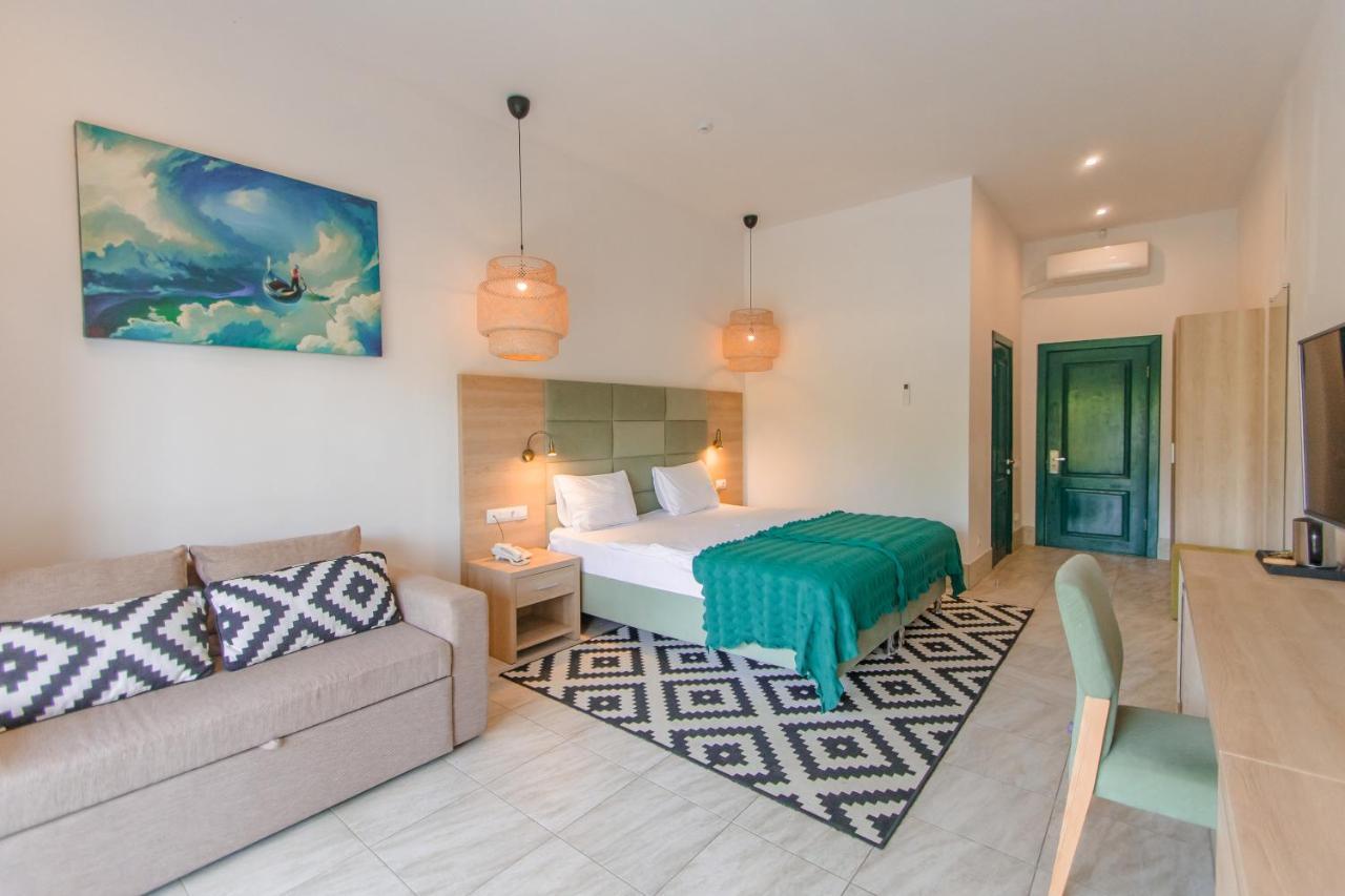 Aquamarine Family Club Hotel Gagra Room photo