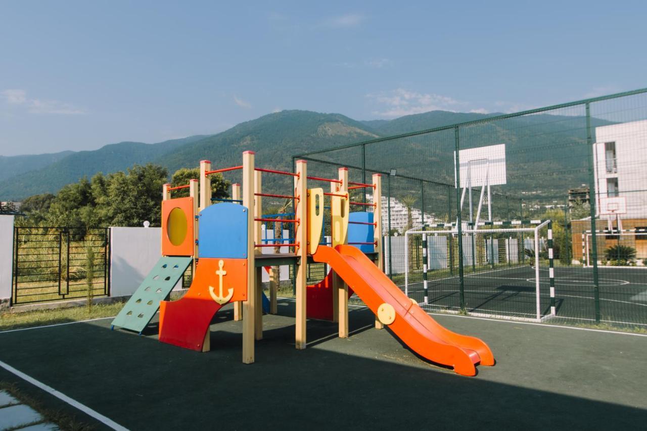 Aquamarine Family Club Hotel Gagra Exterior photo