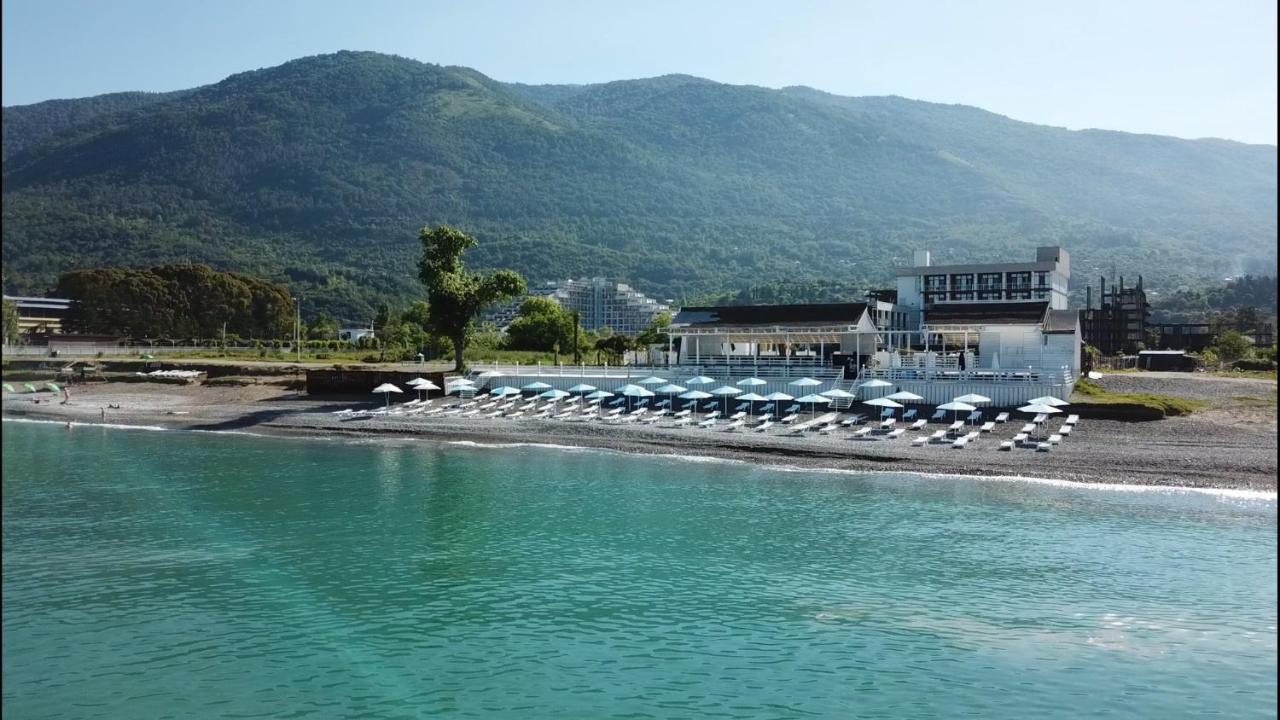 Aquamarine Family Club Hotel Gagra Exterior photo