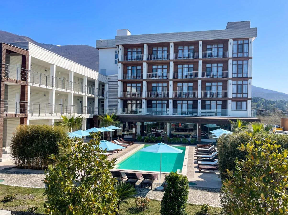 Aquamarine Family Club Hotel Gagra Exterior photo